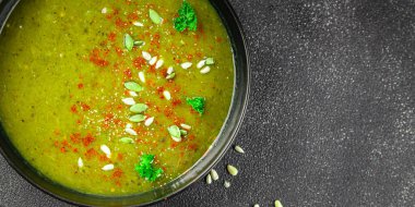 Ispanak kremalı çorba, sebze, ilk yemek, lezzetli yemekler, lezzetli gurme, sofrada yemek, kırsal yemek, fotokopi alanı, üst manzara, keto, paleo diyet vejetaryen ve vejetaryen yemekleri.