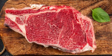 Çiğ biftek et taze yemek lezzetli gurme yemek arkaplan masa üzerinde yemek üst görünüm fotokopi uzay keto ve paleo diyet