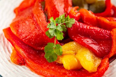 Pişmiş biberli biberli çan biberli çan biberli çerezli çerez taze gurme yemek masanın üzerinde yemek fotokopi alanı üst görünüm keto ve paleo diyeti vejetaryen ve vejetaryen yemekleri