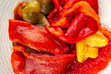 Pişmiş biberli biberli çan biberli çan biberli çerezli çerez taze gurme yemek masanın üzerinde yemek fotokopi alanı üst görünüm keto ve paleo diyeti vejetaryen ve vejetaryen yemekleri