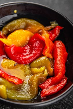 Pişmiş biberli biberli çan biberli çan biberli çerezli çerez taze gurme yemek masanın üzerinde yemek fotokopi alanı üst görünüm keto ve paleo diyeti vejetaryen ve vejetaryen yemekleri