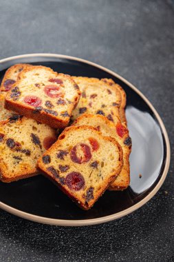 Meyveli kek tatlı tatlı kurutulmuş meyve geleneksel pasta, fındıklı yemek abur cubur masada fotokopi uzay yemeği arka plan kırsal üst görünüm