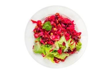 Pancar salatası fırınlanmış pancar kökü, patates, yeşil bezelye, yeşil yaprak salatası lezzetli yemek arkaplanı masanın üstünde taze gurme yemek üst görünüm fotokopi alanı üst görünüm keto ve paleo diyet vejetaryen.