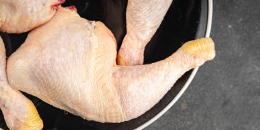 Tavuk budu çiğ tavuk eti taze çeyrek lezzetli yemek lezzetli gurme yemek arkaplanı masanın üstünde kırsal yemek üst görünüm fotokopi alanı üst görünüm keto ve paleo diyeti