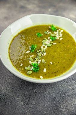 Ispanak kremalı çorba, sebze, ilk yemek, lezzetli yemekler, lezzetli gurme, sofrada yemek, kırsal yemek, fotokopi alanı, üst manzara, keto, paleo diyet vejetaryen ve vejetaryen yemekleri.