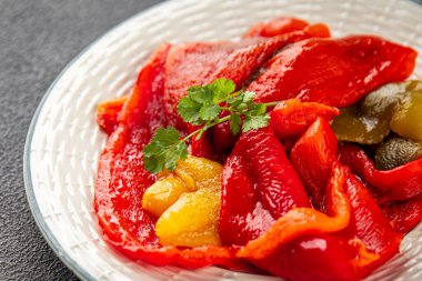 Pişmiş biberli biberli çan biberli çan biberli çerezli çerez taze gurme yemek masanın üzerinde yemek fotokopi alanı üst görünüm keto ve paleo diyeti vejetaryen ve vejetaryen yemekleri