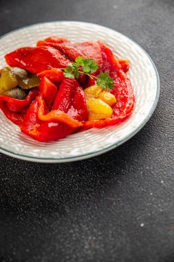 Pişmiş biberli biberli çan biberli çan biberli çerezli çerez taze gurme yemek masanın üzerinde yemek fotokopi alanı üst görünüm keto ve paleo diyeti vejetaryen ve vejetaryen yemekleri