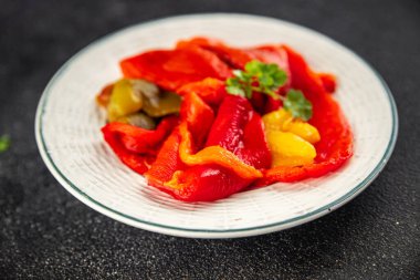 Pişmiş biberli biberli çan biberli çan biberli çerezli çerez taze gurme yemek masanın üzerinde yemek fotokopi alanı üst görünüm keto ve paleo diyeti vejetaryen ve vejetaryen yemekleri