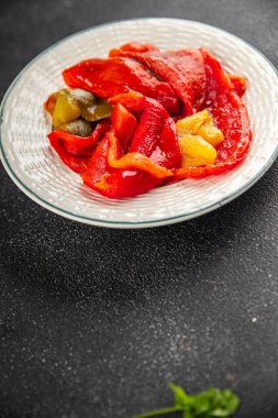 Pişmiş biberli biberli çan biberli çan biberli çerezli çerez taze gurme yemek masanın üzerinde yemek fotokopi alanı üst görünüm keto ve paleo diyeti vejetaryen ve vejetaryen yemekleri