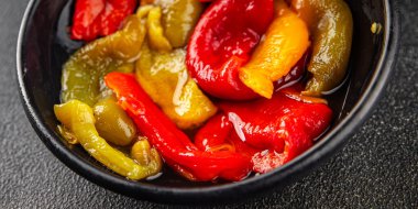 Pişmiş biberli biberli çan biberli çan biberli çerezli çerez taze gurme yemek masanın üzerinde yemek fotokopi alanı üst görünüm keto ve paleo diyeti vejetaryen ve vejetaryen yemekleri