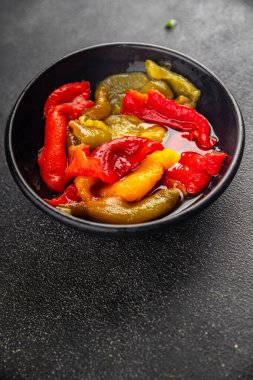 Pişmiş biberli biberli çan biberli çan biberli çerezli çerez taze gurme yemek masanın üzerinde yemek fotokopi alanı üst görünüm keto ve paleo diyeti vejetaryen ve vejetaryen yemekleri