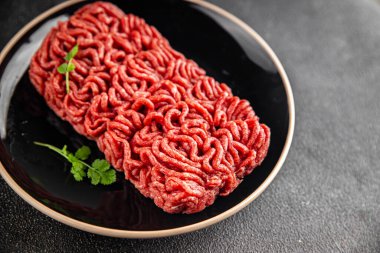 kıyma taze et, domuz eti lezzetli yemek sofrada abur cubur fotokopi uzay yemeği arka plan kırsal manzarası