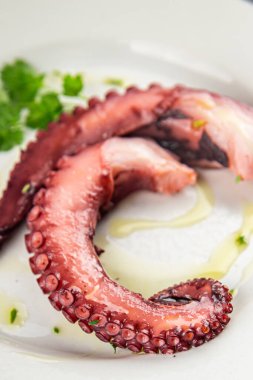 Ahtapot besinli ahtapot ahtapot taze lezzetli yemek dokunaçları peskatarizm lezzetli gurme yemek arkaplanı masa rustik gıdalar üst görünüm fotokopi alanı keto ve paleo diyeti