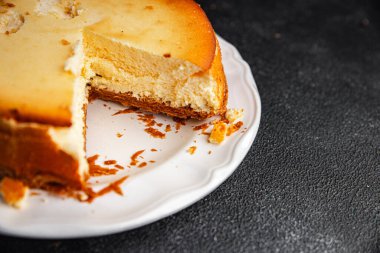 Peynirli tart tatlı peynirli tart taze lezzetli yemekler gurme yemek arka planı masa rustik yiyeceklerin üst görüntüsü fotokopi alanı