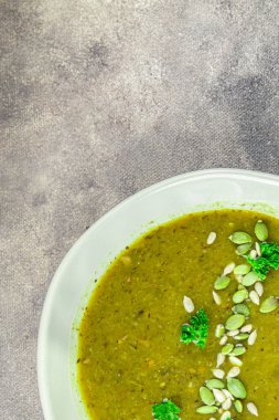 Ispanak kremalı çorba, sebze, ilk yemek, lezzetli yemekler, lezzetli gurme, sofrada yemek, kırsal yemek, fotokopi alanı, üst manzara, keto, paleo diyet vejetaryen ve vejetaryen yemekleri.