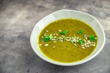 Ispanak kremalı çorba, sebze, ilk yemek, lezzetli yemekler, lezzetli gurme, sofrada yemek, kırsal yemek, fotokopi alanı, üst manzara, keto, paleo diyet vejetaryen ve vejetaryen yemekleri.