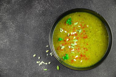 Ispanak kremalı çorba, sebze, ilk yemek, lezzetli yemekler, lezzetli gurme, sofrada yemek, kırsal yemek, fotokopi alanı, üst manzara, keto, paleo diyet vejetaryen ve vejetaryen yemekleri.