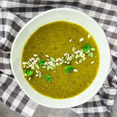 Ispanak kremalı çorba, sebze, ilk yemek, lezzetli yemekler, lezzetli gurme, sofrada yemek, kırsal yemek, fotokopi alanı, üst manzara, keto, paleo diyet vejetaryen ve vejetaryen yemekleri.