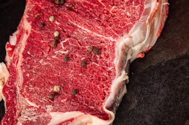 Çiğ biftek et taze yemek lezzetli gurme yemek arkaplan masa üzerinde yemek üst görünüm fotokopi uzay keto ve paleo diyet