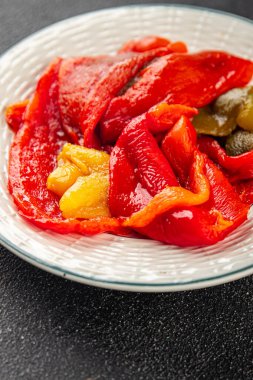 Pişmiş biberli biberli çan biberli çan biberli çerezli çerez taze gurme yemek masanın üzerinde yemek fotokopi alanı üst görünüm keto ve paleo diyeti vejetaryen ve vejetaryen yemekleri