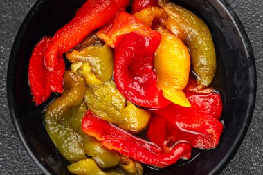 Pişmiş biberli biberli çan biberli çan biberli çerezli çerez taze gurme yemek masanın üzerinde yemek fotokopi alanı üst görünüm keto ve paleo diyeti vejetaryen ve vejetaryen yemekleri