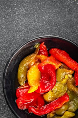 Pişmiş biberli biberli çan biberli çan biberli çerezli çerez taze gurme yemek masanın üzerinde yemek fotokopi alanı üst görünüm keto ve paleo diyeti vejetaryen ve vejetaryen yemekleri