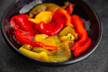 Pişmiş biberli biberli çan biberli çan biberli çerezli çerez taze gurme yemek masanın üzerinde yemek fotokopi alanı üst görünüm keto ve paleo diyeti vejetaryen ve vejetaryen yemekleri