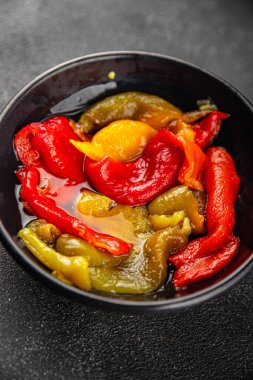 Pişmiş biberli biberli çan biberli çan biberli çerezli çerez taze gurme yemek masanın üzerinde yemek fotokopi alanı üst görünüm keto ve paleo diyeti vejetaryen ve vejetaryen yemekleri