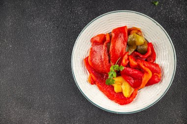 Pişmiş biberli biberli çan biberli çan biberli çerezli çerez taze gurme yemek masanın üzerinde yemek fotokopi alanı üst görünüm keto ve paleo diyeti vejetaryen ve vejetaryen yemekleri