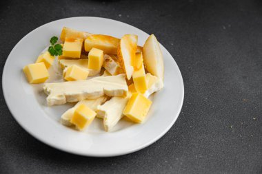 Peynir tabağı Fransız peyniri taze lezzetli yemekler lezzetli gurme yemek arkaplanı masa kırsal yiyeceklerin üst görünümü fotokopi alanı