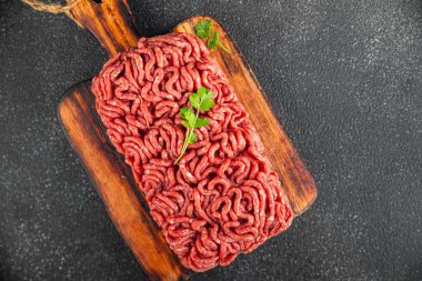 kıyma taze et, domuz eti lezzetli yemek sofrada abur cubur fotokopi uzay yemeği arka plan kırsal manzarası