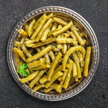 Lezzetli yemekler yemeye hazır yeşil fasulye. Lezzetli gurme yemek arkaplanı. Masanın üstünde. 