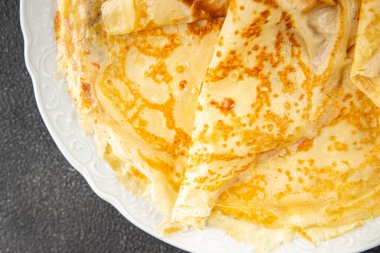 Krep, krep, tatlı kahvaltı ya da tatlı, lezzetli yemek. Lezzetli gurme yemek arkaplanı. Masanın üstünde.