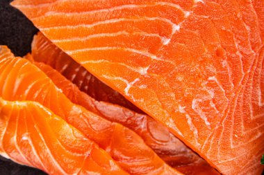 çiğ somon balığı taze deniz ürünleri taze lezzetli yemek lezzetli gurme yemek arkaplan masanın üzerinde rustik gıda üst görünüm fotokopi alanı vejetaryen gıda