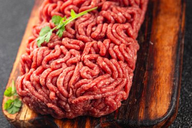 kıyma taze et, domuz eti lezzetli yemek sofrada abur cubur fotokopi uzay yemeği arka plan kırsal manzarası