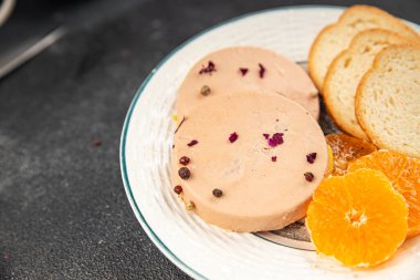 Kaz ciğeri ciğeri ciğeri. Fransız mutfağı. Lezzetli yemekler.