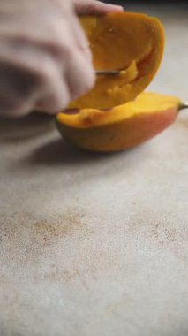 Mango nefis egzotik meyveler taze lezzetli yemekler lezzetli gurme yemek arka planı masaya rustik yemekler fotokopi alanı keto ve paleo diyet vejetaryen ve vejetaryen yemekleri