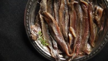 Ançüezli fileto balığı, deniz ürünleri aperatifler, lezzetli yemekler, lezzetli gurme yemek arka planı, masa sade yiyecekler, fotokopi alanı, pezeteryan diyeti.