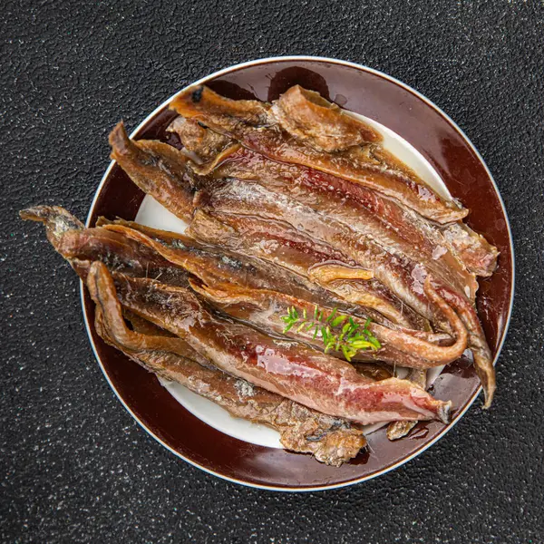 Ançüezli fileto balığı, deniz ürünleri aperatifler, lezzetli yemekler, lezzetli gurme yemek arka planı, masa sade yiyecekler, fotokopi alanı, pezeteryan diyeti.