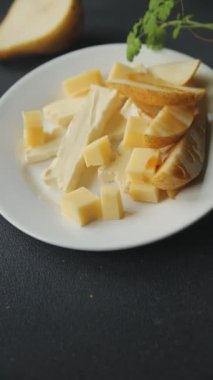 Peynir tabağı Fransız peyniri taze lezzetli yemekler lezzetli gurme yemek arkaplanı masa kırsal yiyeceklerin üst görünümü fotokopi alanı