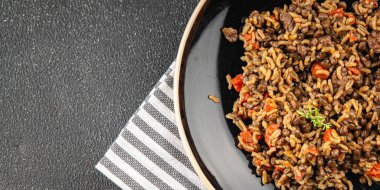 Pirinç mercimek ve sebze. Taze, lezzetli, sebze, vejetaryen, et yok. Lezzetli, gurme yemek arkaplanı yok.