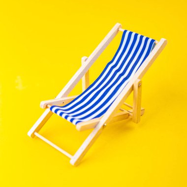 Plaj sandalyesi kumaş şezlongu açık havada aktif eğlence alanı kopyalama arkaplanı