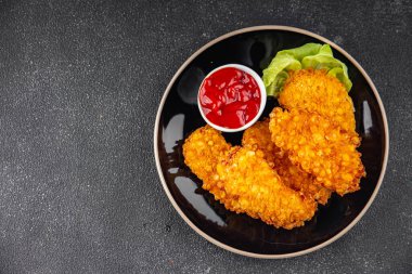 Tavuklu nuggetlar, kızarmış taze, lezzetli yemekler lezzetli gurme yemek arka planı, masa kırsal yiyeceklerin üst görüntüsü, fotokopi alanı.