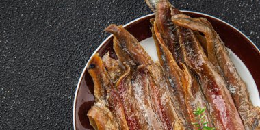 Ançüezli fileto balığı, deniz ürünleri aperatifler, lezzetli yemekler, gurme yemek arka planı, masa sade yiyecekler, fotokopi alanı, pezeteryan diyeti.