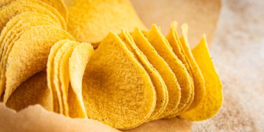 Patates cipsi fast food. Lezzetli yemekler. Yemek geçmişi.