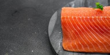 somon balığı çiğ taze deniz ürünleri taze lezzetli yemekler sofrada gurme yemek üst görünüm fotokopi alanı pesseeter diyet vejetaryen gıdalar