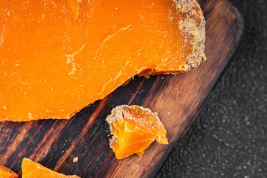 Mimolette peyniri ya da çedar peyniri. Lezzetli yemekler. Yemek arkaplanı.