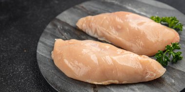 Tavuk göğsü çiğ et, kuş eti taze lezzetli yemek gurme yemek arka plan masa rustik gıda üst görünüm fotokopi uzay keto ve paleo diyet