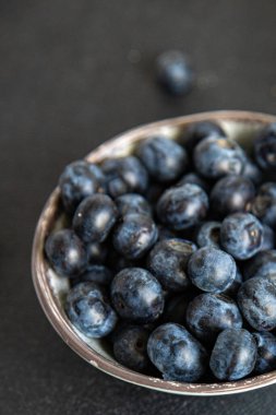 böğürtlen olgunlaşmış meyve vitaminler doğal ürün aperatifler taze lezzetli yemek gurme yemek masa üzerinde arka plan rustik gıda fotokopi alanı keto ve paleo diyet vejetaryen ve vejetaryen gıda