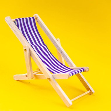 Plaj sandalyesi kumaş şezlongu açık havada aktif eğlence alanı kopyalama arkaplanı